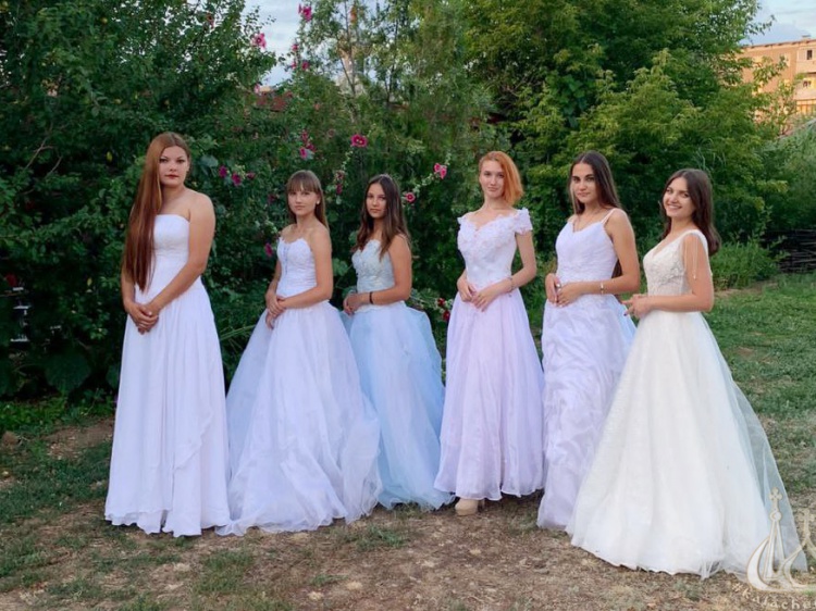 В одном из храмов Волжского прошёл парад невест 44.200.171.74 