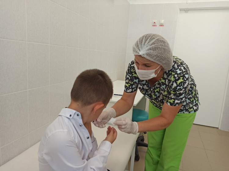 В школах и садиках Волгоградской области начали прививать от гриппа