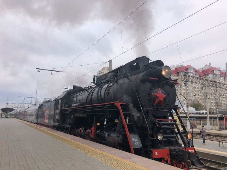 В Волгоград прибыл патриотический поезд на паровозе 50-х годов прошлого века