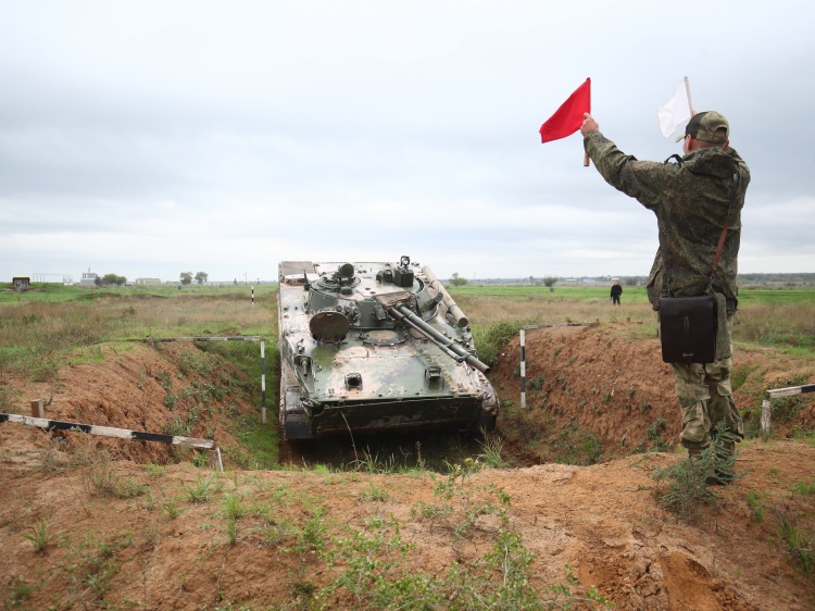 В Волгоградской области мобилизованных учат управлять танками 44.192.38.49 