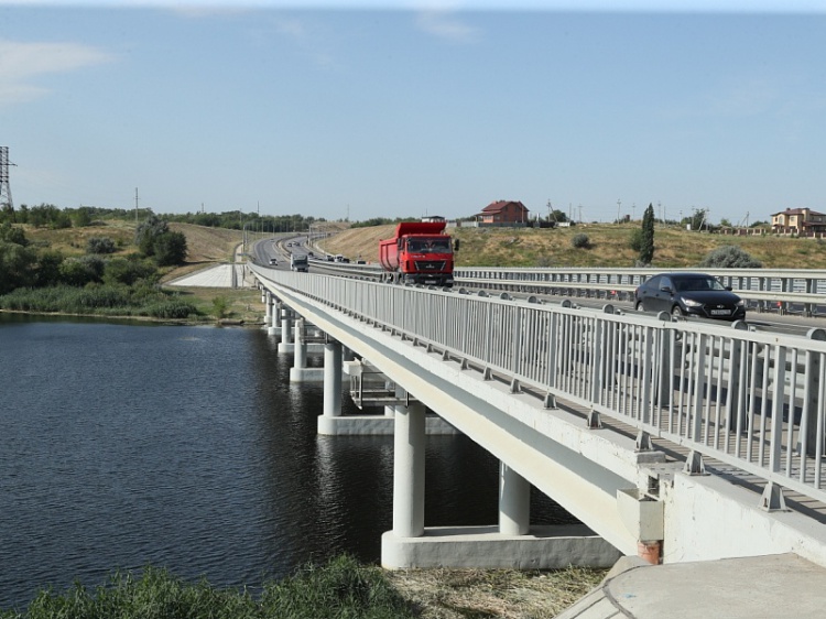 В Волгоградской области на федеральной трассе открыли новый мост