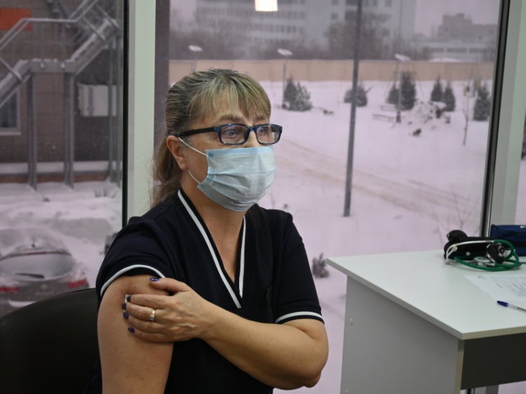 В Волгоградской области по поручению губернатора медики проходят ревакцинацию
