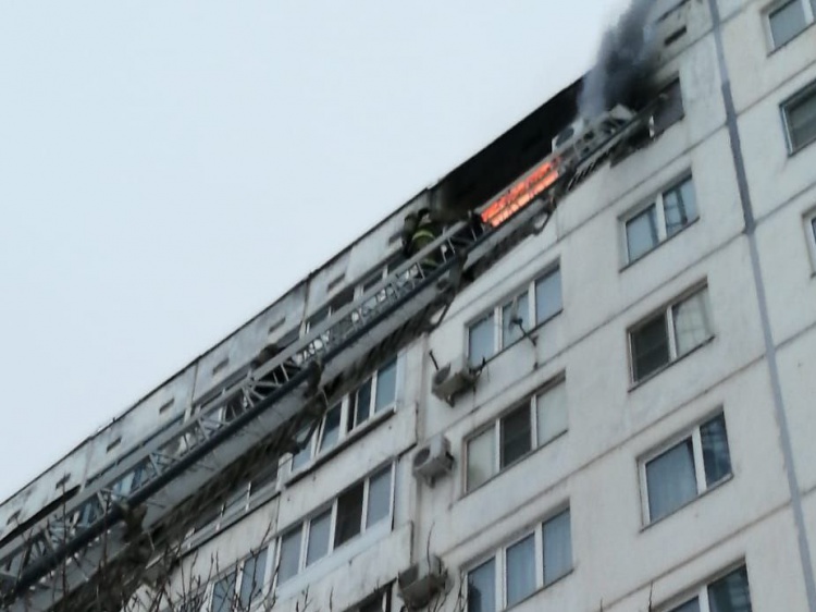 В Волжском из-за пожара в многоэтажке эвакуировали жителей 18.232.52.135 