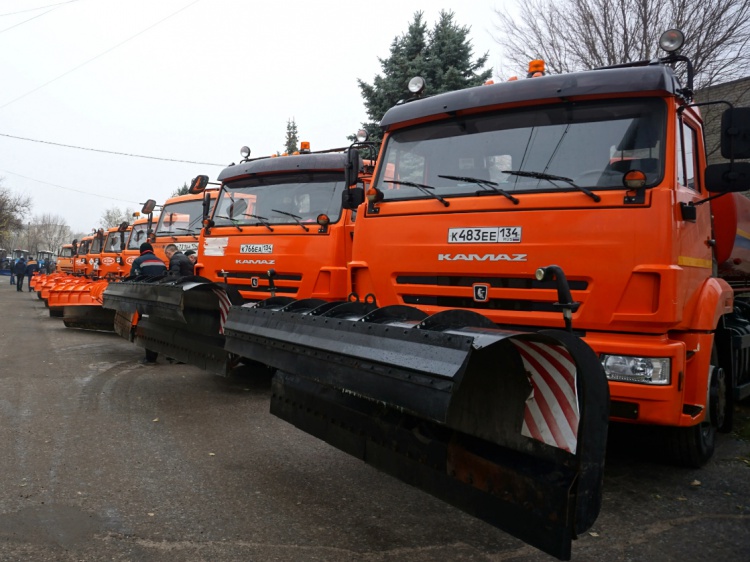 Более 50 единиц: в Волжском приготовились чистить снег с дорог