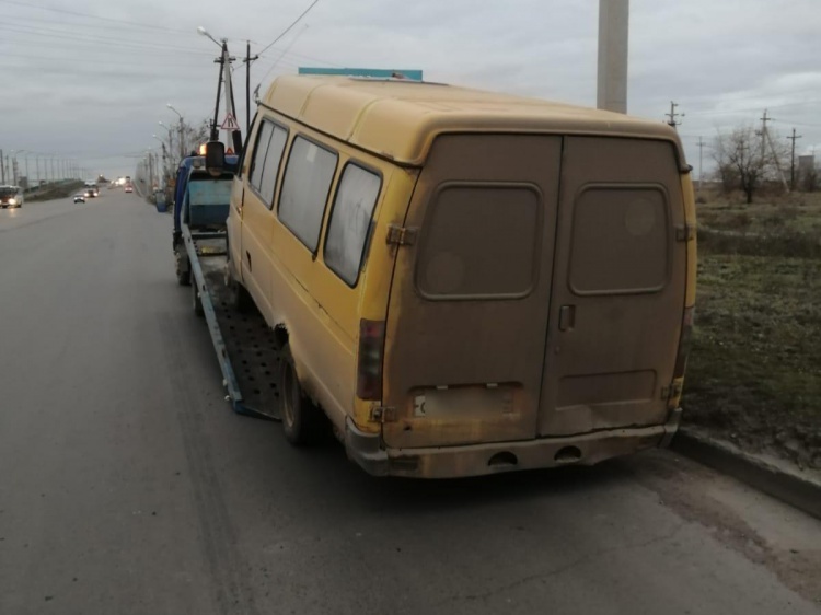 В Волжском остановили неисправную маршрутку из Ленинского района