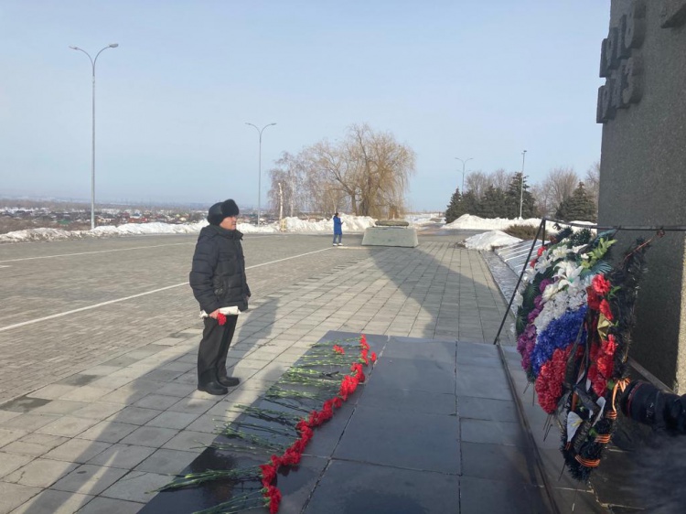 В Волжском почтили память защитников Сталинграда 44.200.40.195 