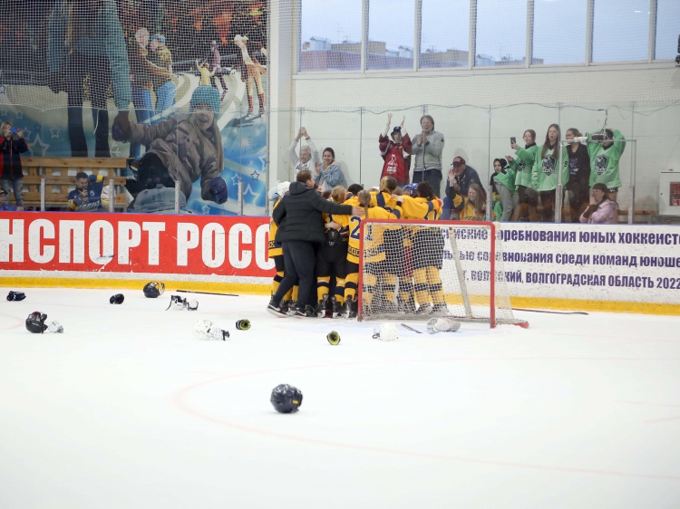 В Волжском прошли Всероссийские соревнования хоккеисток
