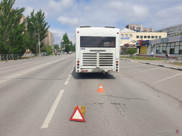В Волжском водитель автобуса «уронил» 65-летнего пассажира
