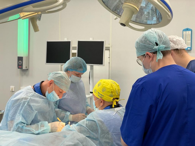 Волгоградских травматологов-ортопедов учат выполнять сложнейшие операции