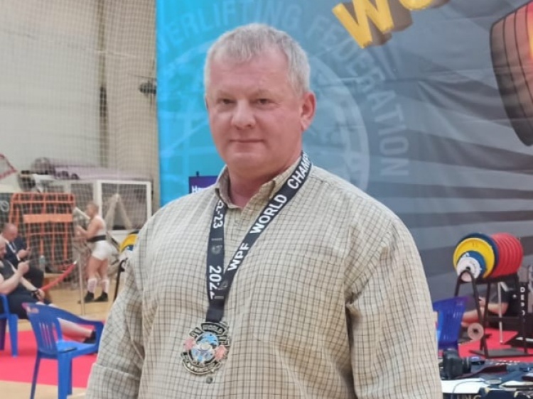 Волжанин в честь тренера взял «серебро» чемпионата мира по пауэрлифтингу