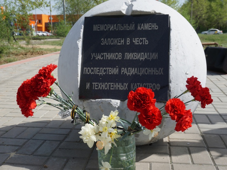 В Волжском вспомнили погибших ликвидаторов чернобыльской катастрофы