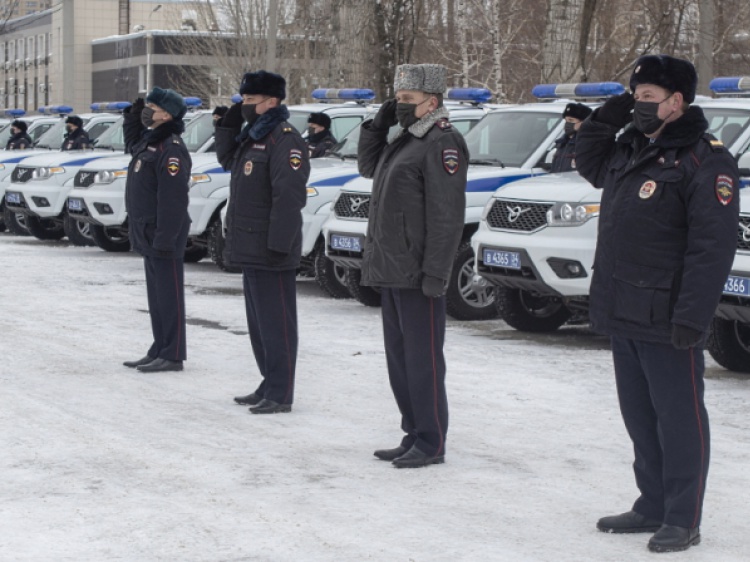 Волжским полицейским вручили новенькие «УАЗы»