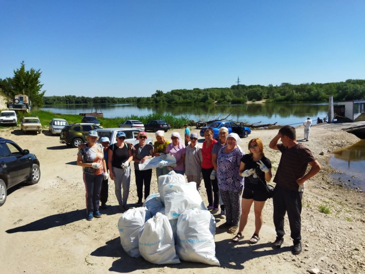 Жители региона очищают берега Эльтона и Дона от мусора