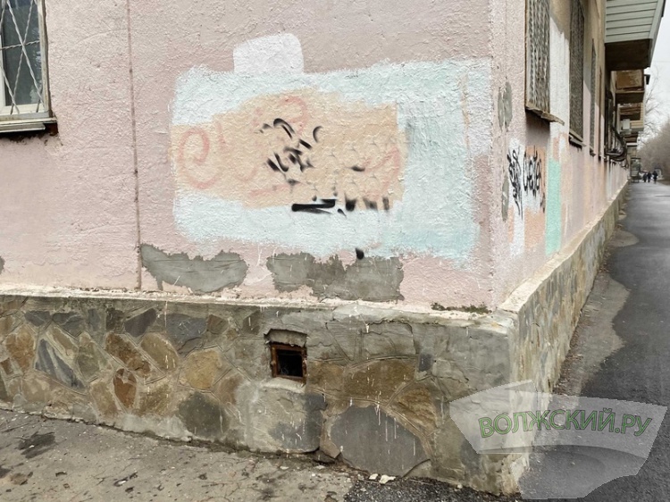 В Волжском за рейд нашли 200 опасных граффити на фасадах домов 3.236.46.172 
