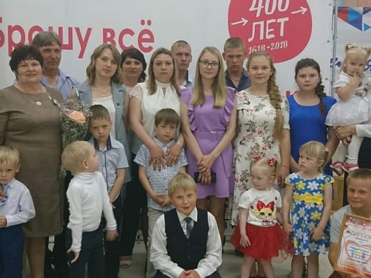 Жительнице Волгоградской области присвоено звание «Мать-героиня» 3.93.74.25 