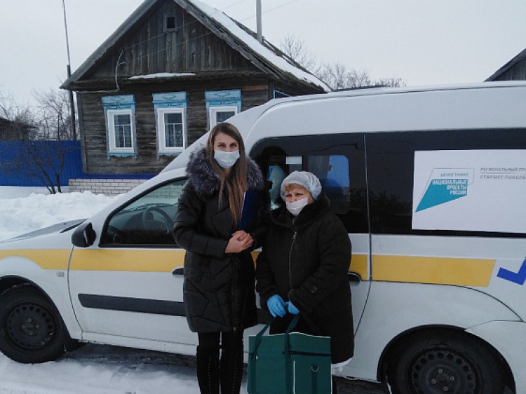 Жителям глубинки в Волгоградской области помогают мобильные бригады