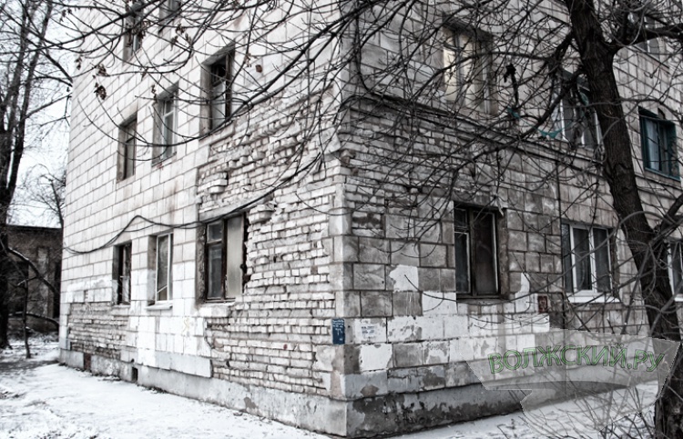Жильцы общежития в центре Волжского год не могут откреститься от ремонта за свой счёт