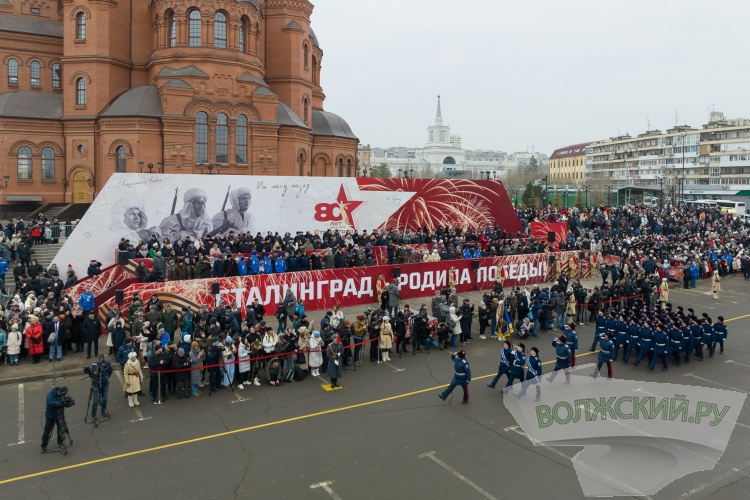 1,5 тысячи человек, Т-34 и АН-2: в Волгограде прошёл парад