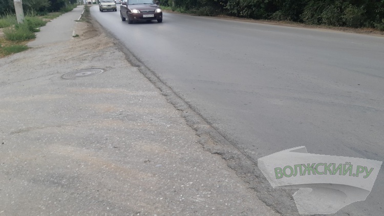 «Бугры» и «ступеньки»: в Волжском выбранный чиновниками подрядчик не справляется с ремонтом дорог по БКД