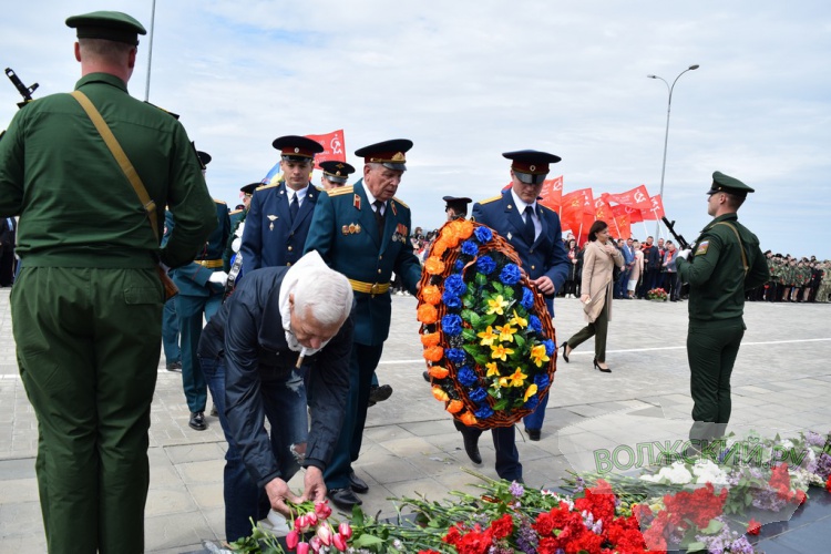 День Победы: волжане почтили память павших героев Великой Отечественной войны