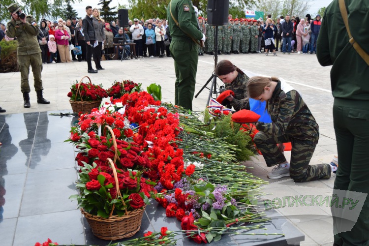 День Победы: волжане почтили память павших героев Великой Отечественной войны