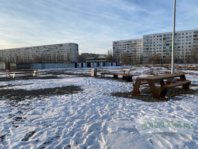 -2022:     -  30  37 