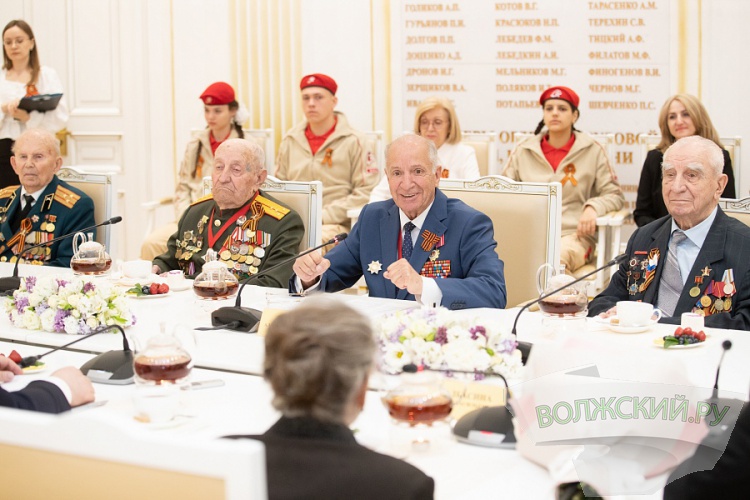 Губернатор Волгоградской области обсудил с фронтовиками развитие региона