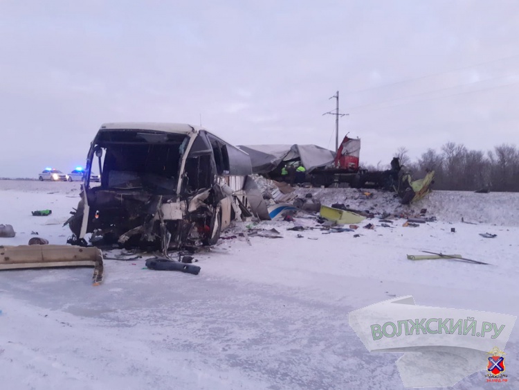 На московской трассе в ДТП с двумя грузовиками и автобусом пострадали 9 человек
