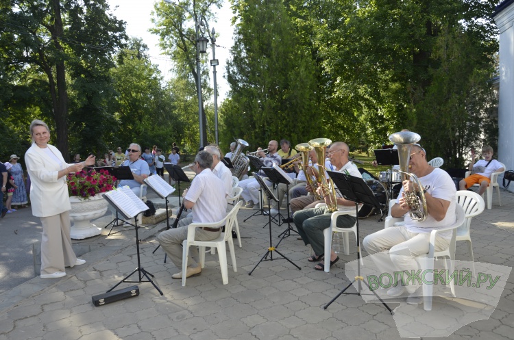 «Нам удалось сохранить атмосферу»: в Волжском отметили 70-летие старейшего парка