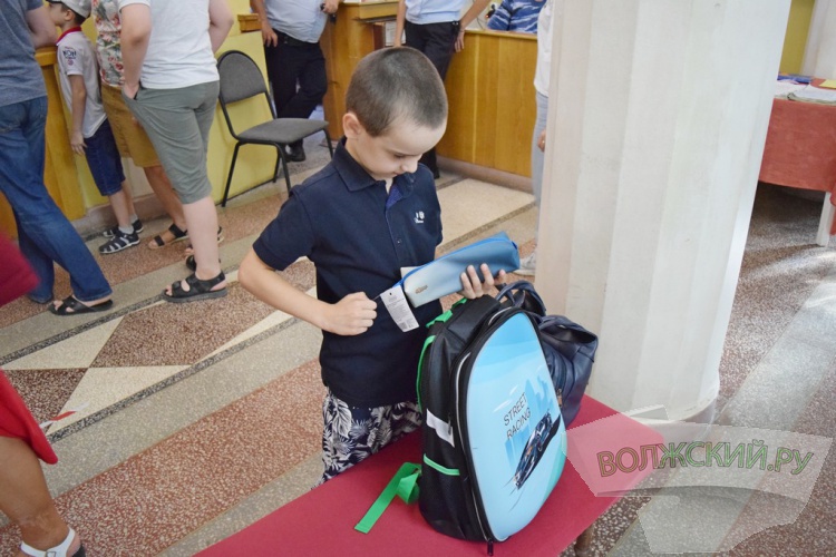 Осязаемое счастье: ВТЗ провел День первоклассника для детей сотрудников