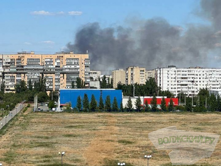 Пожаром на складе пластиковой тары в Волжском заинтересовалась прокуратура