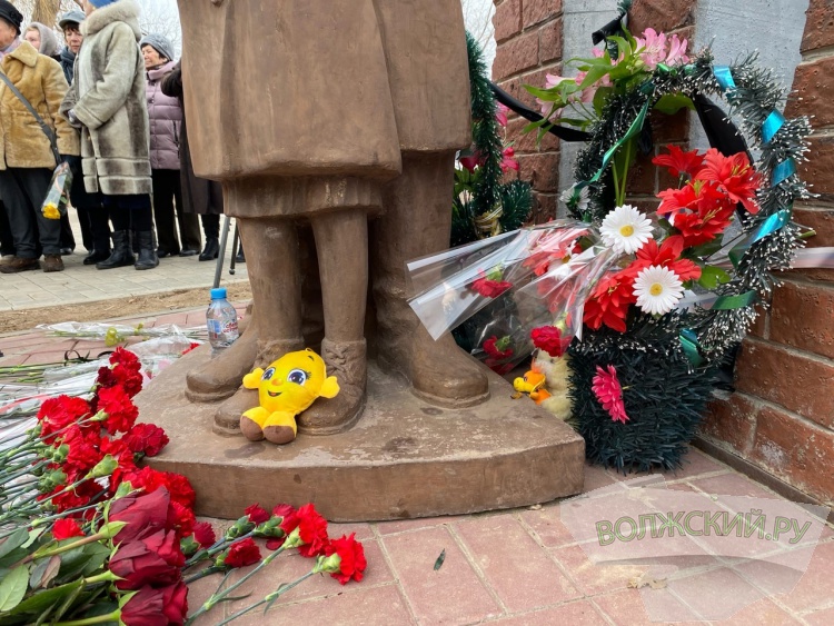 В Волжском почтили память защитников Сталинграда