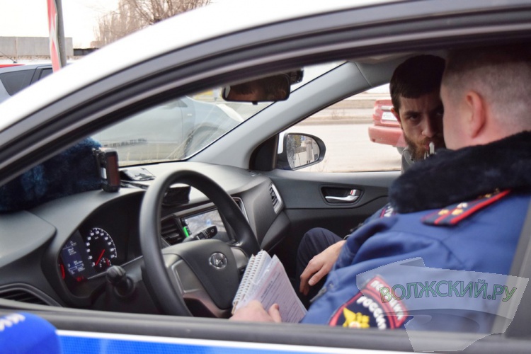 В Волжском пьяных водителей протестировали в передвижной нарколаборатории