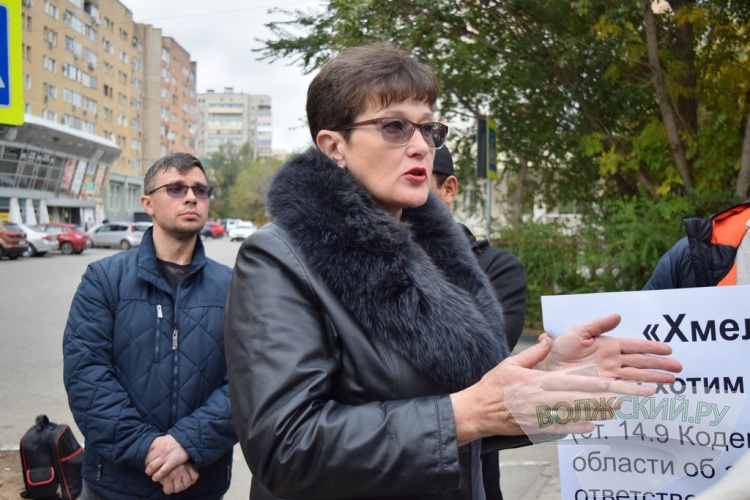В Волжском жители 18 микрорайона вышли на митинг против пивнушки