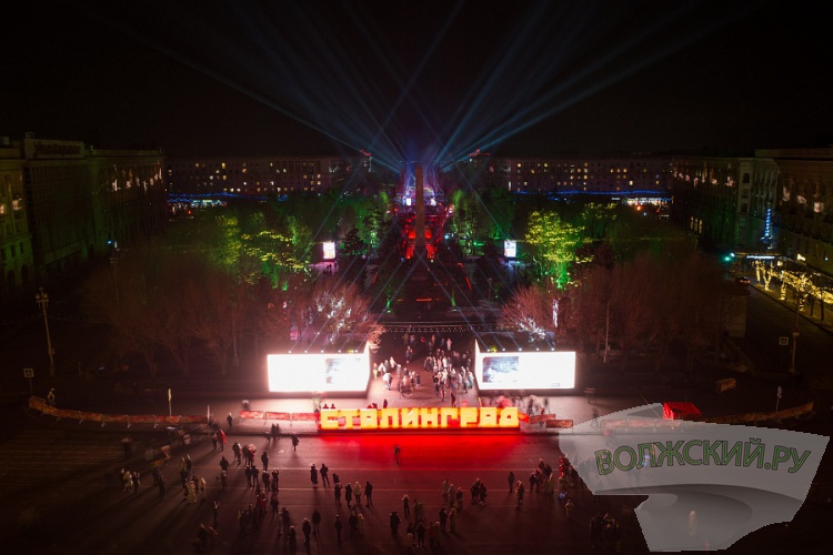Вечерний Волгоград украсили световые инсталляции