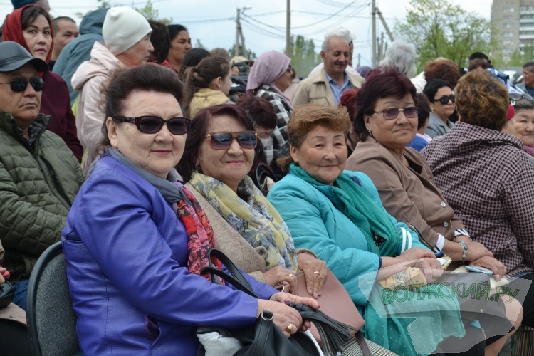 Весна, традиции и плов: сотни жителей Волжского отпраздновали «Наурыз»