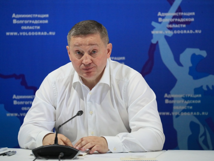 Андрей Бочаров потребовал обеспечить все пляжи региона спасателями