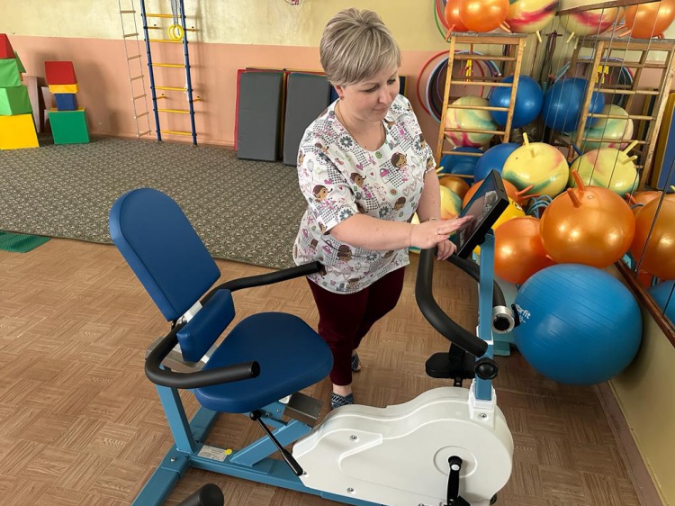 Больница в Волжском получила новейшее оборудование для реабилитации детей