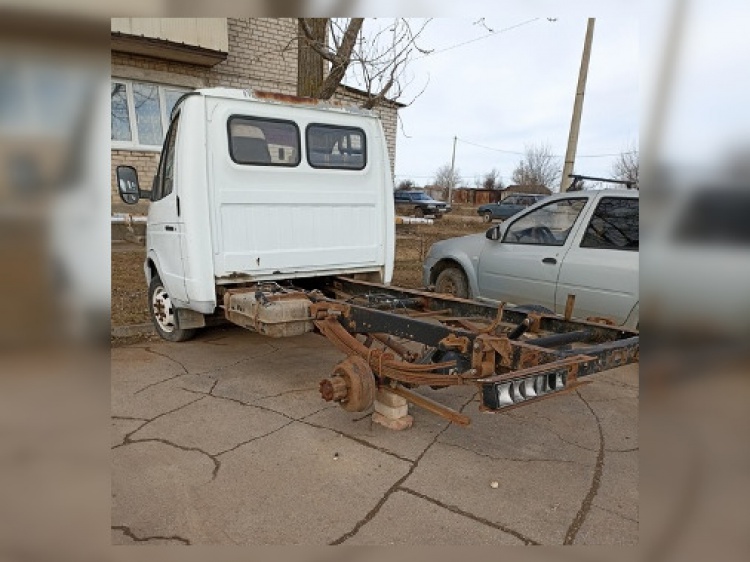 «Газель» без колес и битый «ВАЗ»: в Волжском находят все больше бесхозных машин