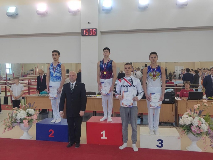 Гимнасты из Волжского завоевали 8 медалей первенства СКФО и ЮФО