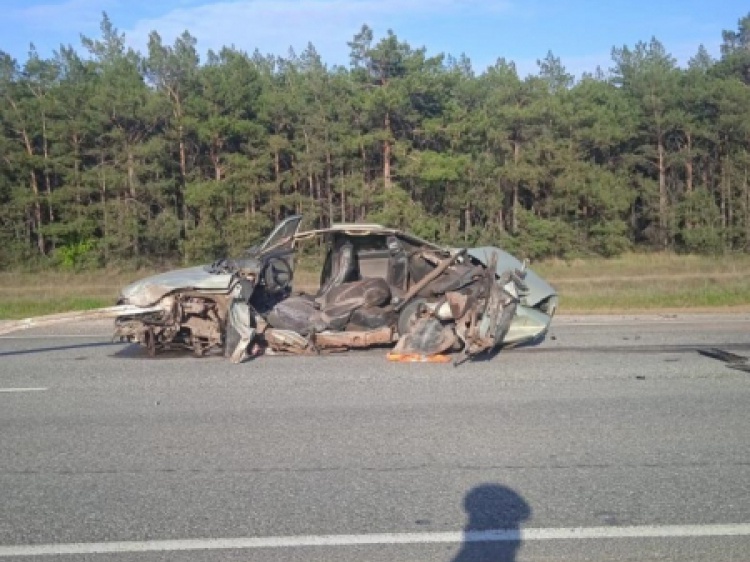 На «московской» трассе грузовик смял «ВАЗ»: водитель погиб 18.207.240.77 