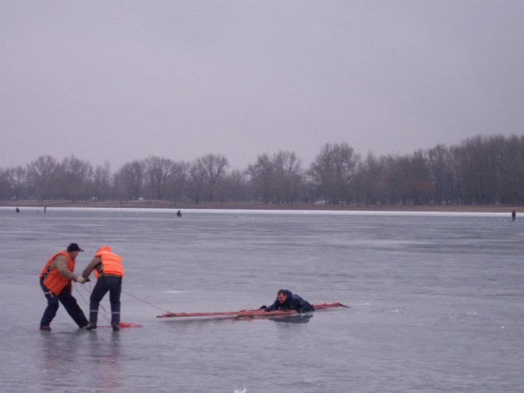 На Волгоградском водохранилище спасли рыбака, провалившегося под лед 3.236.207.90 