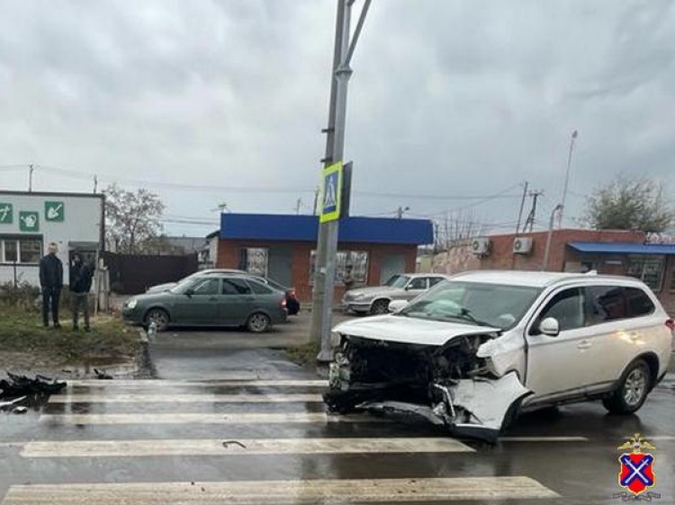 На Зелёном лоб в лоб столкнулись «Audi» и «Mitsubishi»: пострадала 2-летняя девочка 18.206.12.157 
