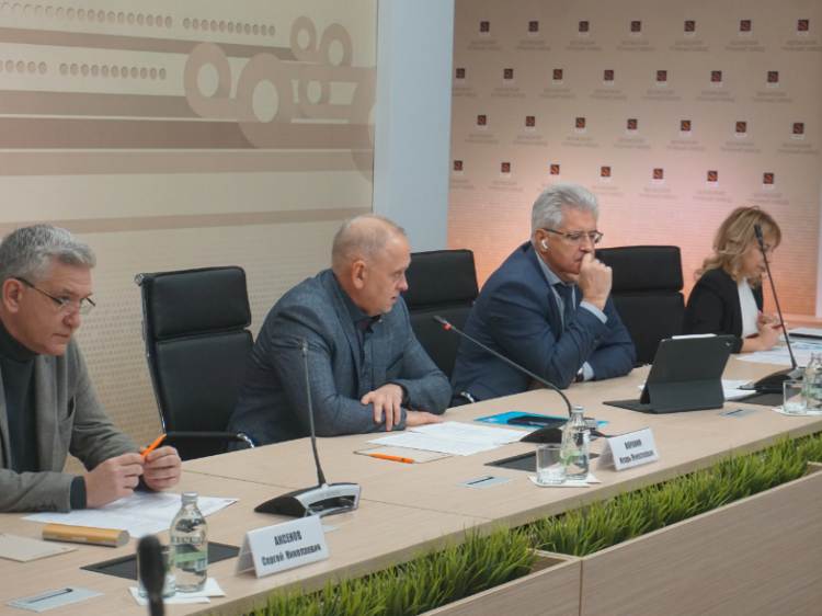 Нужно 5 тысяч рабочих: мэр Волжского обсудил с промышленниками будущий кадровый дефицит