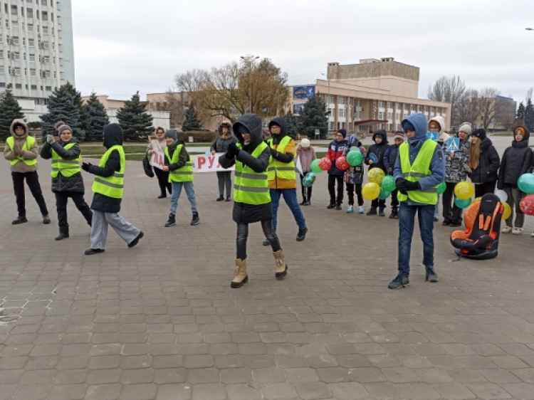 Пели и танцевали: в Волжском прошел женский флешмоб дорожной безопасности