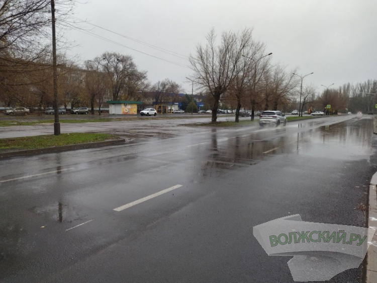 Разуклонка и забитые ливневки: отремонтированные дороги Волжского утонули после дождя 34.228.52.21 