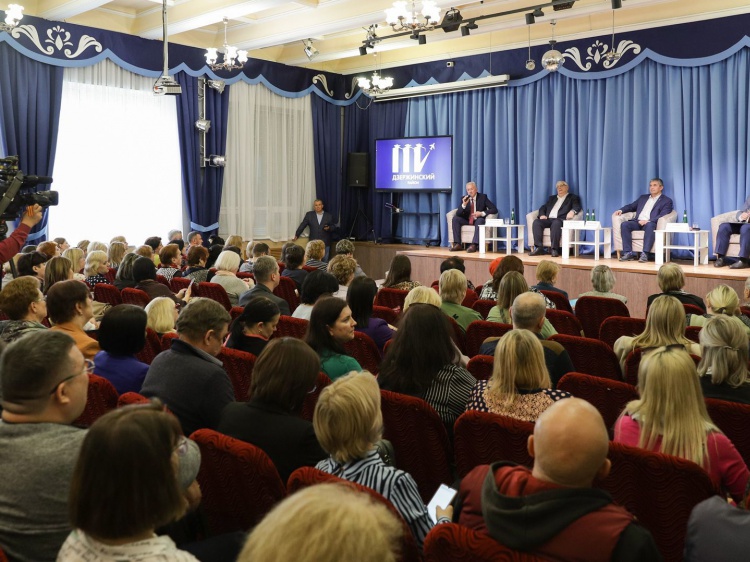 «Решение приниматься не будет»: в Волгограде прошла первая встреча по переименованию в Сталинград 3.237.4.45 
