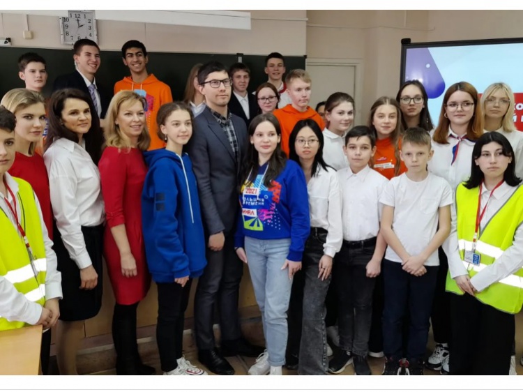 Школьники Волжского присоединяются к «Движению первых» 3.80.4.147 