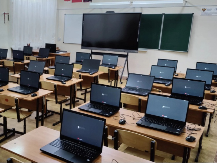 Школы Волжского оборудуют ноутбуками и интерактивными панелями 18.206.194.21 