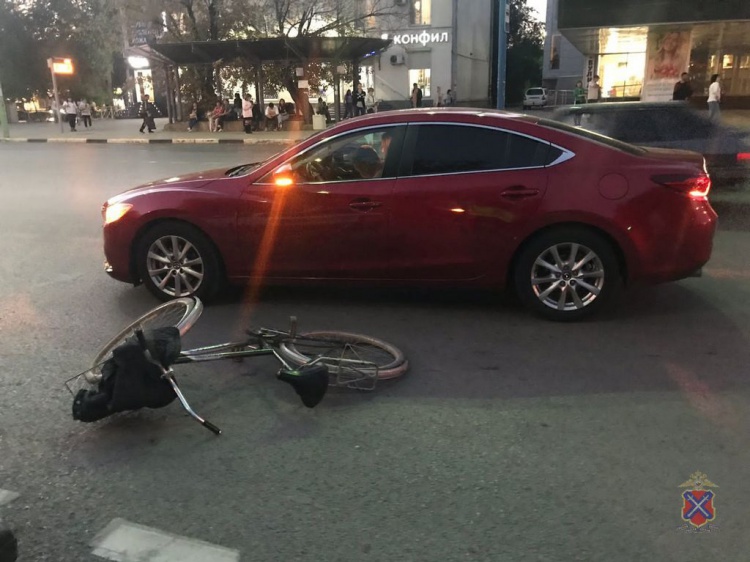 Снова велосипедист: в Волжском «Mazda» совершила наезд на переходе